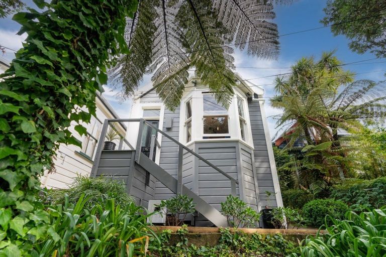 Photo of property in 25 Patanga Crescent, Thorndon, Wellington, 6011