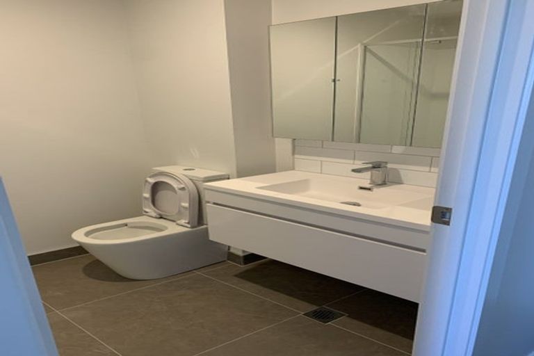 Photo of property in 14 Whakahui Lane, Mangere Bridge, Auckland, 2022