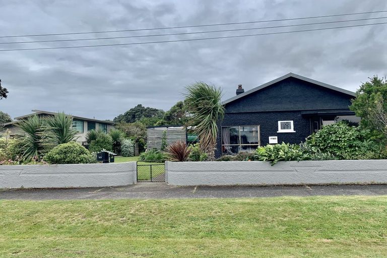 Photo of property in 69 Domett Street, Opunake, 4616