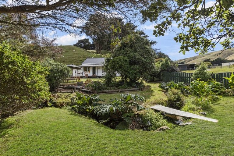 Photo of property in 18 Boom Rock Road, Ohariu, Wellington, 6037