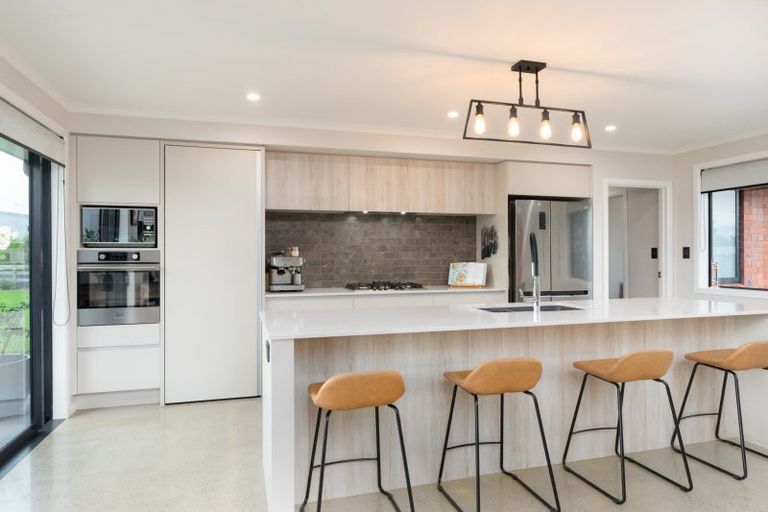 Photo of property in 43 Seachange Drive, Leamington, Cambridge, 3432