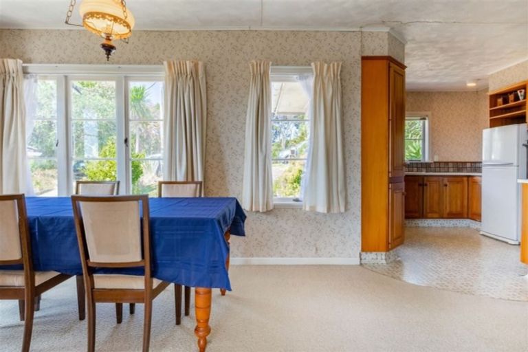 Photo of property in 205 Titirangi Road, Titirangi, Auckland, 0604