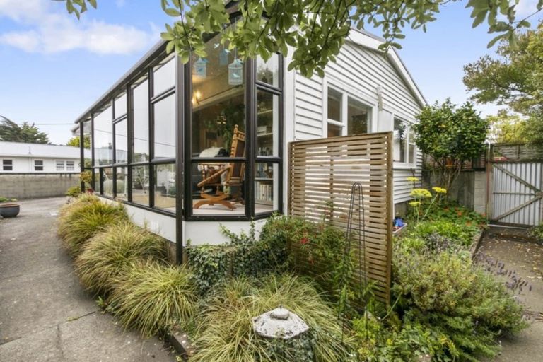 Photo of property in 54 Poto Road, Normandale, Lower Hutt, 5010