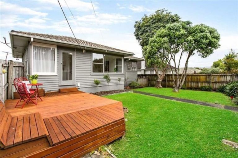 Photo of property in 1/29 Woodside Road, Massey, Auckland, 0614