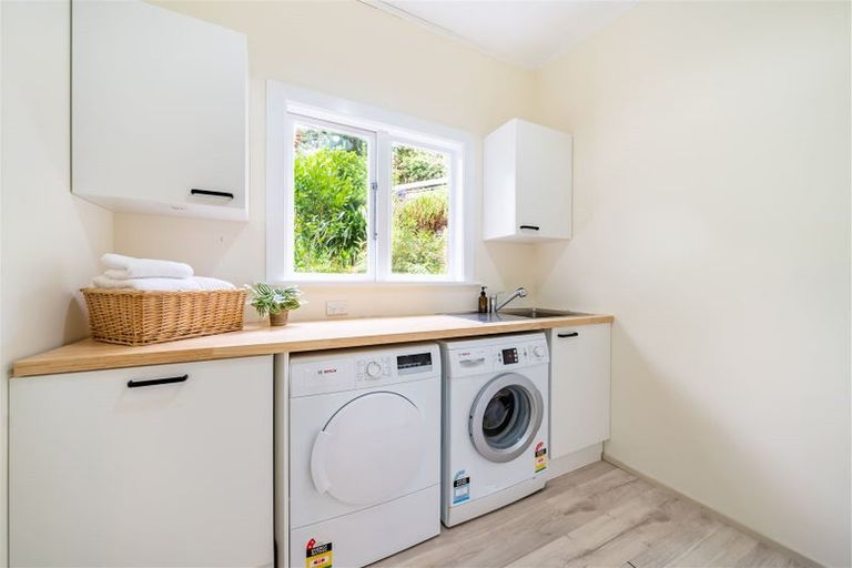 Photo of property in 63 Wyndham Road, Pinehaven, Upper Hutt, 5019