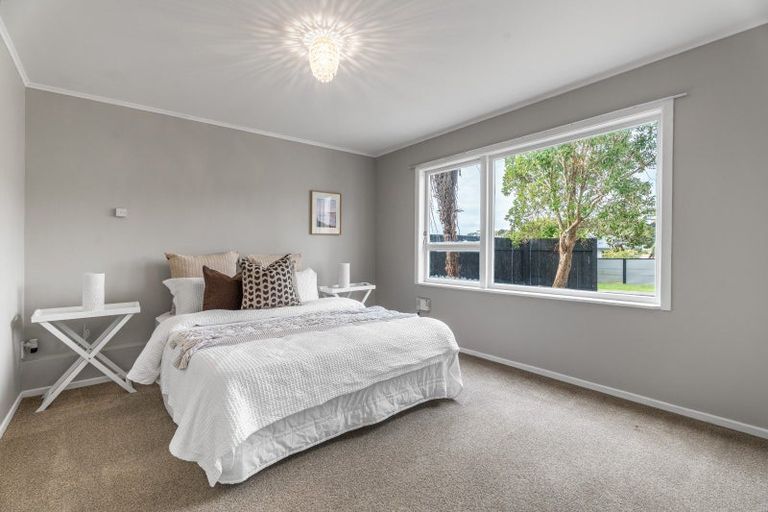 Photo of property in 42 Lauderdale Road, Birkdale, Auckland, 0626