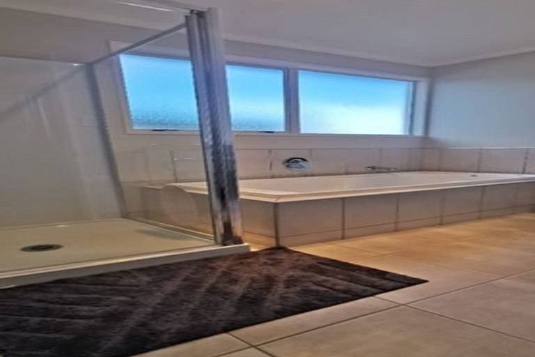 Photo of property in 19 Middlefield Drive, East Tamaki Heights, Auckland, 2016