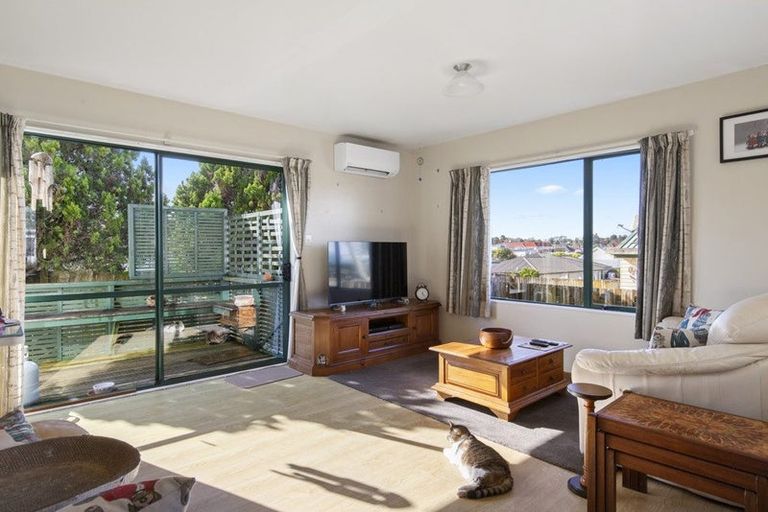 Photo of property in 2b Village Place, Tuakau, 2121