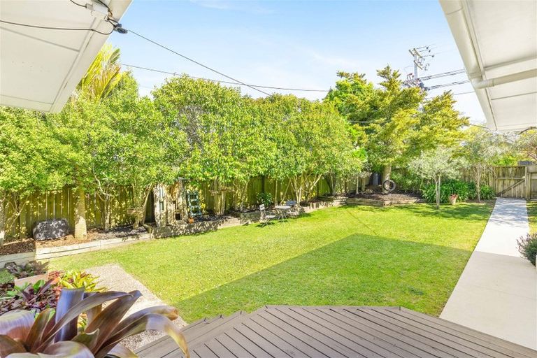 Photo of property in 1/10 Neil Avenue, Te Atatu Peninsula, Auckland, 0610