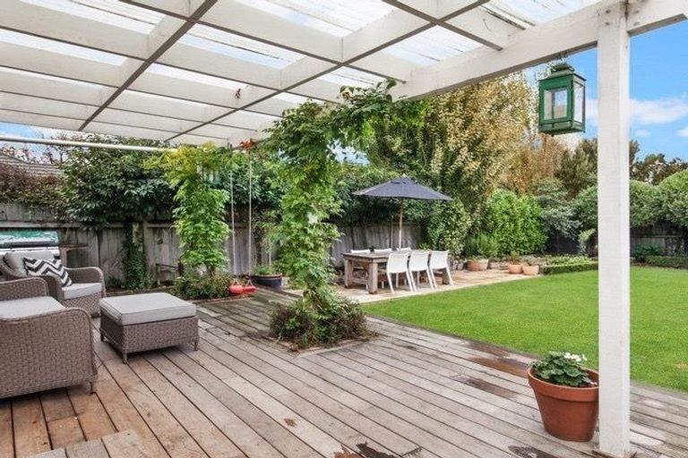 Photo of property in 56 Winton Street, St Albans, Christchurch, 8014