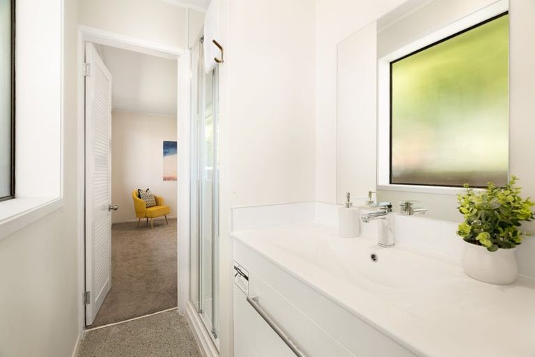 Photo of property in 2/21 Walter Strevens Drive, Conifer Grove, Takanini, 2112