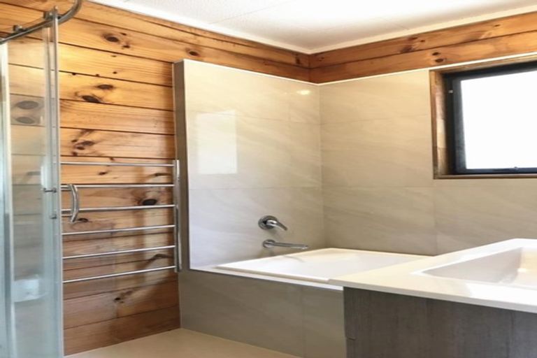 Photo of property in 6a Cambric Place, Botany Downs, Auckland, 2010