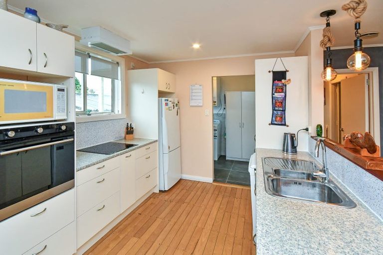 Photo of property in 8b Waimana Road, Conifer Grove, Takanini, 2112