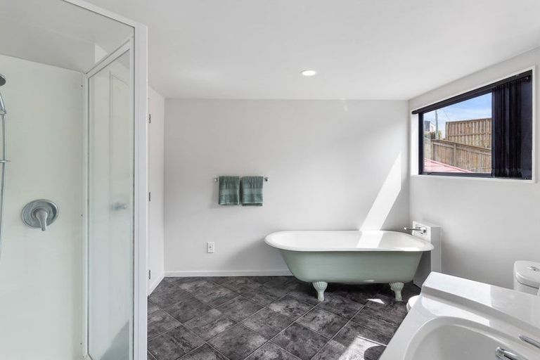 Photo of property in 86 Wade River Road, Stanmore Bay, Whangaparaoa, 0932