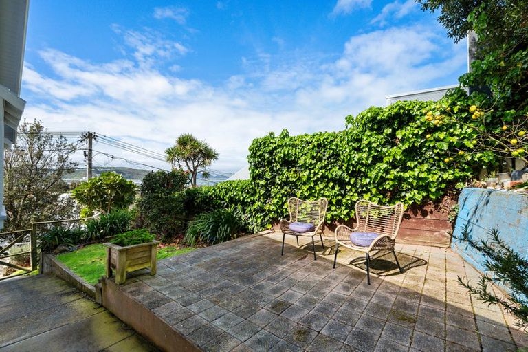 Photo of property in 162 Sutherland Road, Lyall Bay, Wellington, 6022