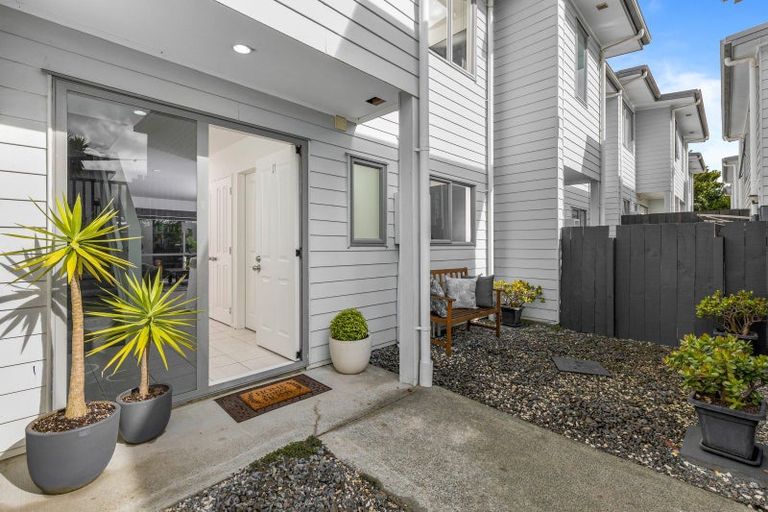 Photo of property in 27/3 Hulme Place, Henderson, Auckland, 0612