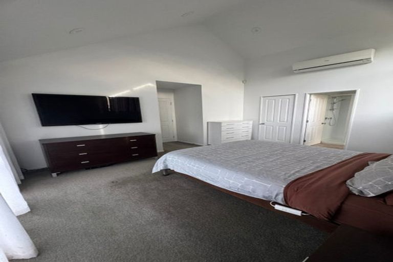 Photo of property in 80 View Ridge Drive, Ranui, Auckland, 0612