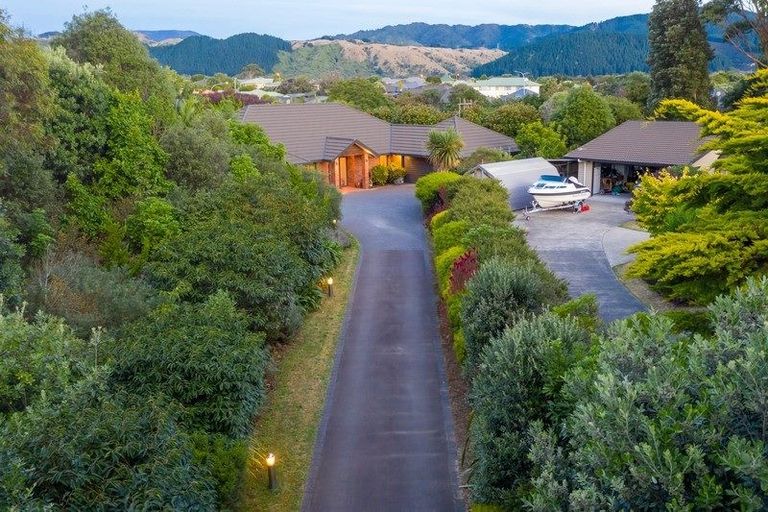 Photo of property in 4 Stoneleigh Grove, Paraparaumu, 5032