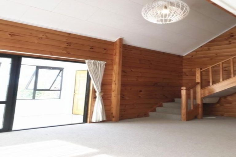 Photo of property in 6a Cambric Place, Botany Downs, Auckland, 2010