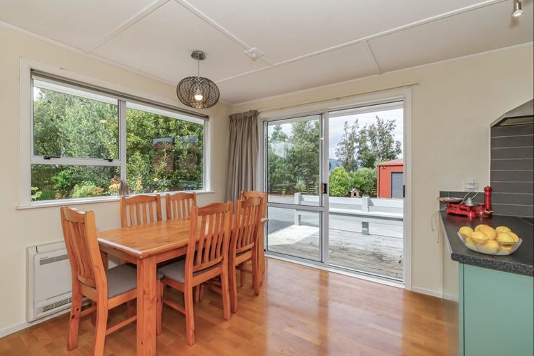 Photo of property in 174 Muhunoa Road West, Ohau, Levin, 5570