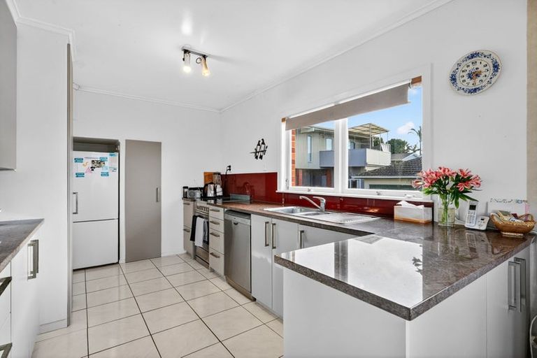Photo of property in 1/2 Tye Road, Hillcrest, Auckland, 0627