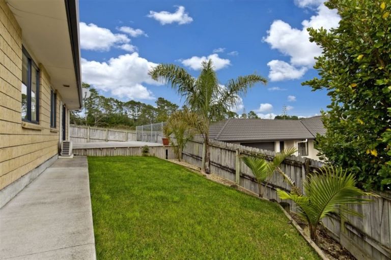 Photo of property in 56 View Ridge Drive, Ranui, Auckland, 0612