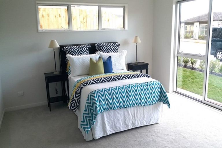 Photo of property in 98 Godfrey Drive, Orewa, 0931