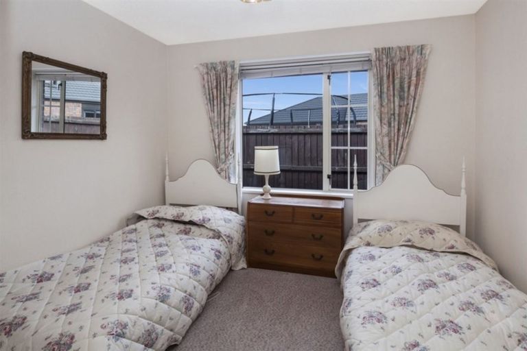 Photo of property in 8 Wiltshire Mews, Avonhead, Christchurch, 8042