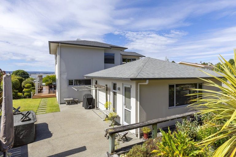 Photo of property in 19 Kinder Street, Acacia Bay, Taupo, 3330