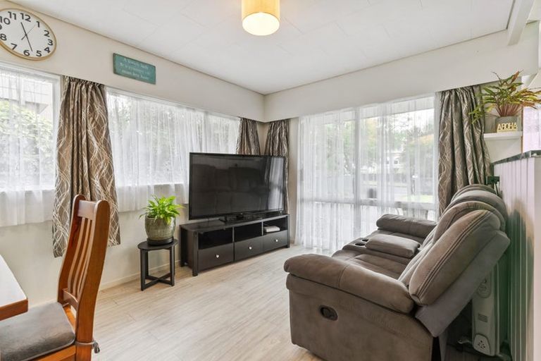 Photo of property in 17 Parkland Crescent, Terrace End, Palmerston North, 4410