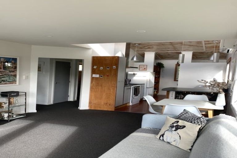 Photo of property in 6b Rewa Terrace, Tawa, Wellington, 5028