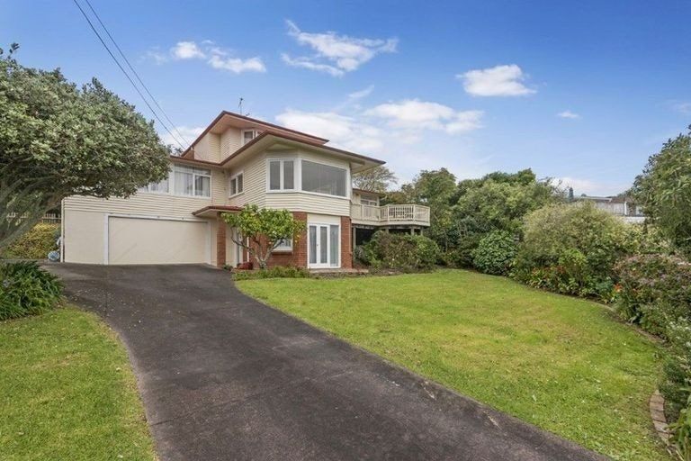 Photo of property in 4 Clematis Avenue, Murrays Bay, Auckland, 0630
