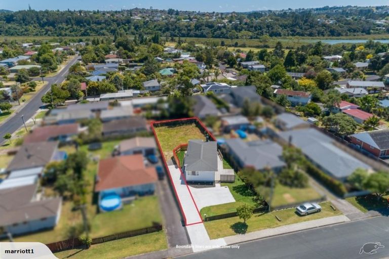 Photo of property in 111a Matipo Road, Te Atatu Peninsula, Auckland, 0610