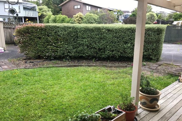 Photo of property in 8 Da Vinci Place, West Harbour, Auckland, 0618