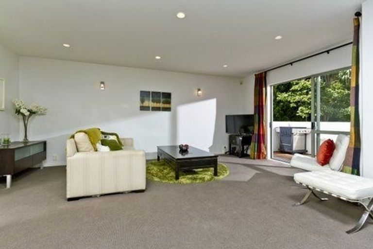 Photo of property in 15 Bush Lane, Northcote Point, Auckland, 0627