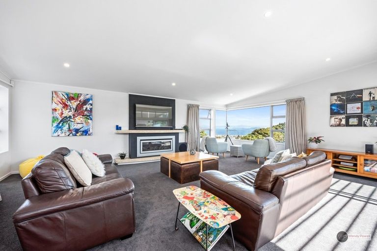 Photo of property in 37 Pekanga Road, Normandale, Lower Hutt, 5010