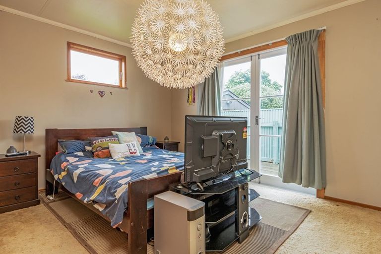 Photo of property in 14 Mokau Place, Terrace End, Palmerston North, 4410
