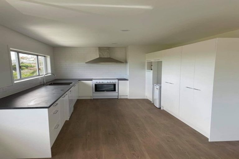 Photo of property in 15 Crompton Road, Massey, Auckland, 0614