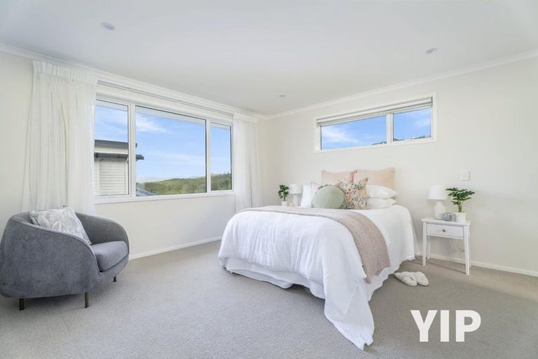 Photo of property in 10 Cromwell Point, Newlands, Wellington, 6037
