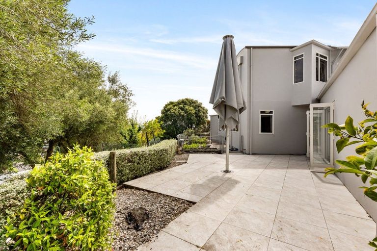 Photo of property in 15 Woodford Heights, Havelock North, 4130