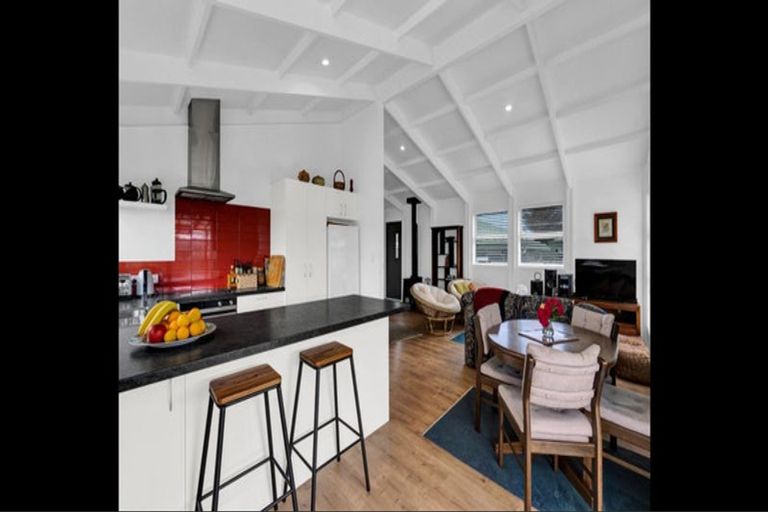 Photo of property in 11 Tasman Street, Opunake, 4616