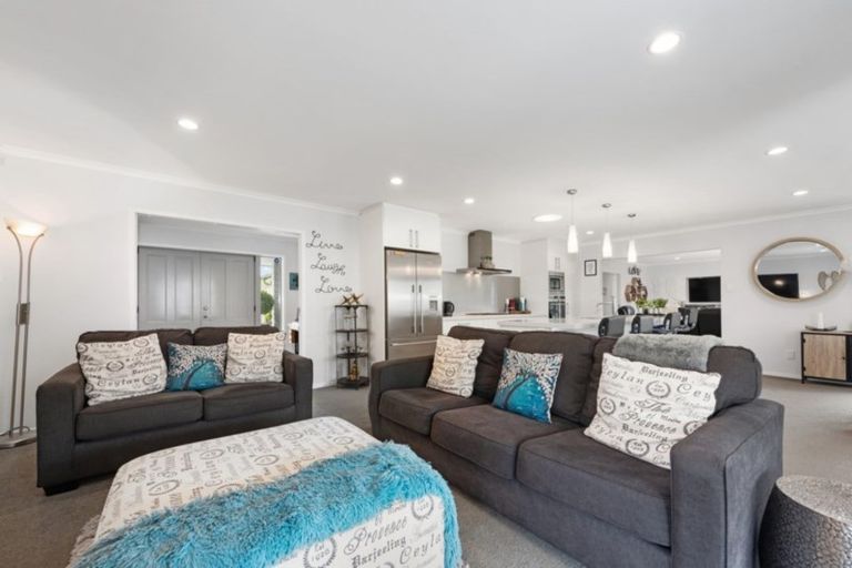 Photo of property in 10a Sunstone Crescent, Brown Owl, Upper Hutt, 5018