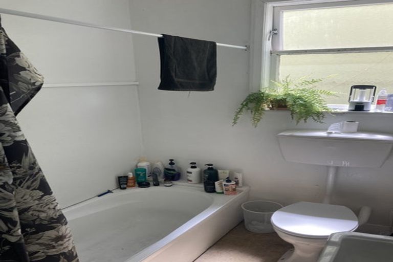 Photo of property in 29 Tanera Crescent, Brooklyn, Wellington, 6021