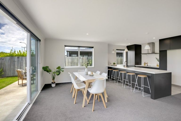 Photo of property in 17 Mahia Lane, Waikanae, 5036
