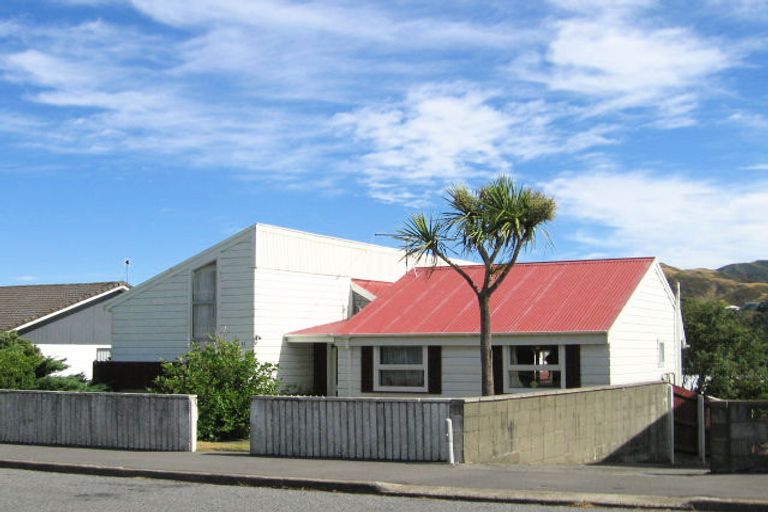 Photo of property in 16 Witham Street, Island Bay, Wellington, 6023