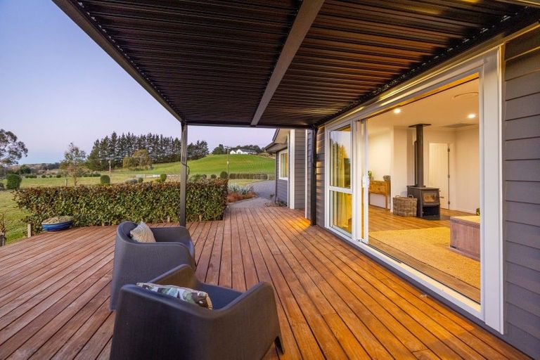 Photo of property in 372 Maharakeke Road, Waipukurau, 4281