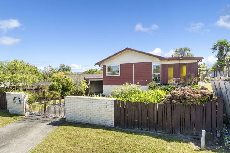 Photo of property in 19 Pankhurst Place, Sunnyvale, Auckland, 0612