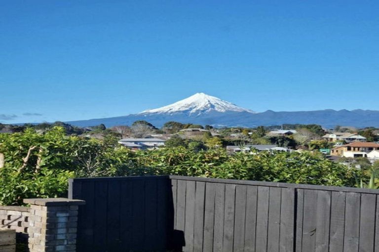 Photo of property in 13 Tamati Place, Merrilands, New Plymouth, 4312