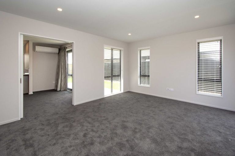 Photo of property in 130 Shillingford Boulevard, Rolleston, 7615