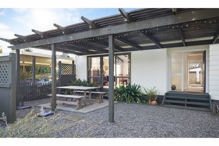 Photo of property in 11 Lina Place, Waiuku, 2123